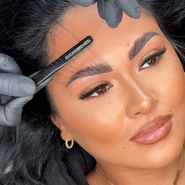 EXTENSIONS DE BROW DE COURS EN LIGNE